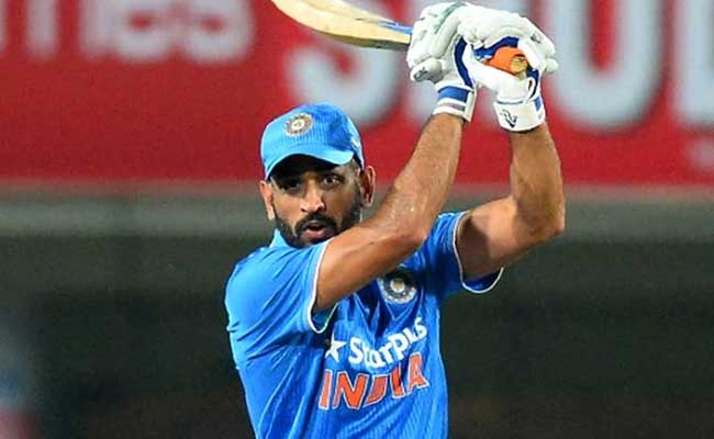 INDvsSL ODI Series: एमएस धोनी ने फिर खेली शानदार पारी, बल्‍ले से कर रहे कमाल