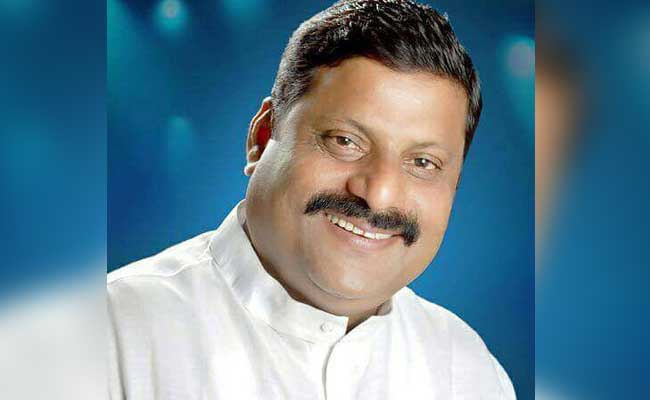 मुंबई : भिवंडी में कांग्रेस नगरसेवक मनोज म्हात्रे की हत्या में चचेरे भाई का हाथ!