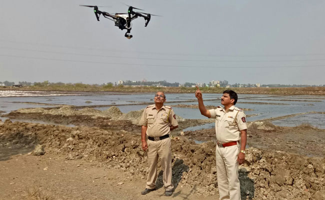 भायंदर में गूगल मैप और ड्रोन के जरिये शराब माफिया पर नज़र, हजारों लीटर अवैध शराब नष्ट की गई