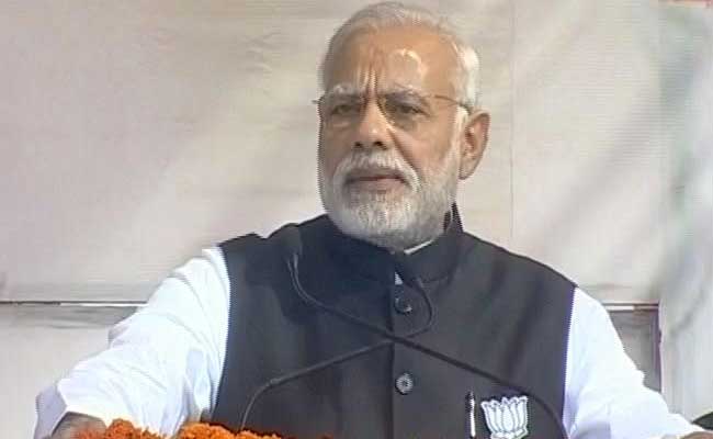 PM नरेंद्र मोदी के मनमोहन सिंह पर 'रेनकोट में नहाने वाले' तंज को लेकर कांग्रेस ने की माफी की मांग