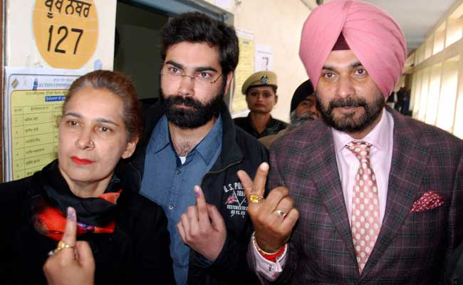 Punjab Polls 2017: Navjot Singh Sidhu Allegedly 'Violates' Model Code