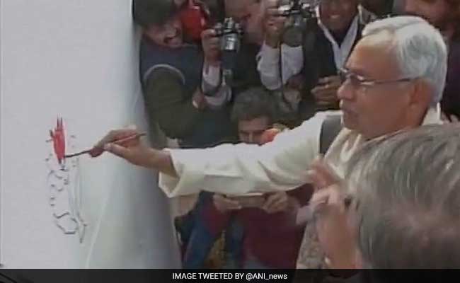 Bihar Chief Minister Nitish Kumar Brushes Away Speculation Over Colouring Lotus