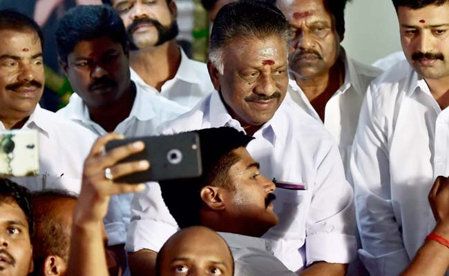 'Will All Who Worked At Her Home Become Amma?' O Panneerselvam's Dig At VK Sasikala