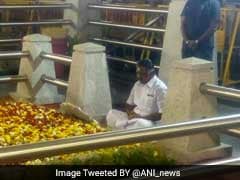 In Surprise Visit, O Panneerselvam Meditates At Jayalalithaa Memorial