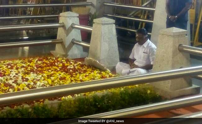 In Surprise Visit, O Panneerselvam Meditates At Jayalalithaa Memorial