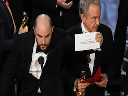 ऑस्कर 2017 में हुई बड़ी चूक, प्रेजेंटर ने 'मूनलाइट' की जगह 'ला ला लैंड' को बताया बेस्ट फिल्म ऑस्कर 2017 में हुई बड़ी चूक, प्रेजेंटर ने 'मूनलाइट' की जगह 'ला ला लैंड' को बताया बेस्ट फिल्म