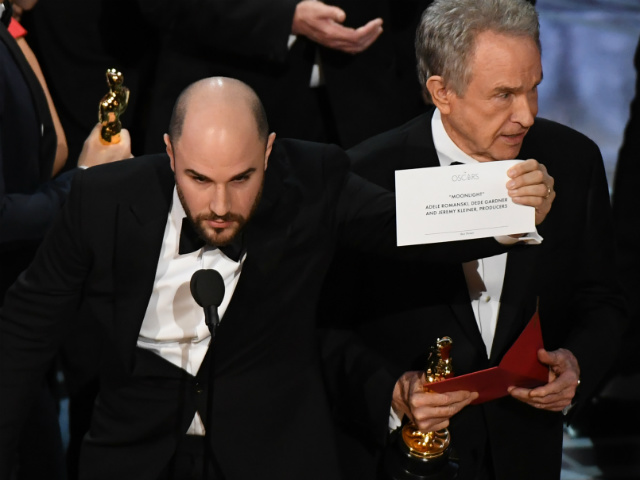 Oscars 2017: A Breakdown Of Exactly How The <i>La La Land</i>-<i>Moonlight</i> Shocker Happened