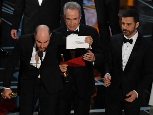 Oscars 2017: Was The Best Picture Mix-Up A Jimmy Kimmel Prank? Conspiracy Theories Begin