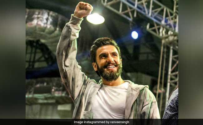 'पद्मावती' शूटिंग के दौरान रणवीर को लगी चोट, करते रहे शूट... 'पद्मावती' शूटिंग के दौरान रणवीर को लगी चोट, करते रहे शूट...