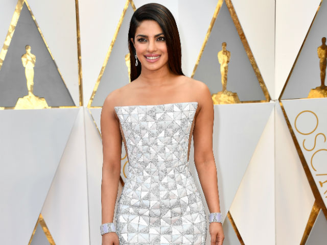 Oscars 2017: 89th Academy Awards - Priyanka Chopra's Red Carpet Dress Looks Like <i>Kaju Katli</i>, Thinks AIB. Twitter Agrees