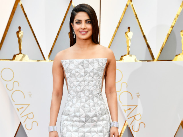 Oscars 2017: Priyanka Chopra Wins The Red Carpet In Dreamy Silver