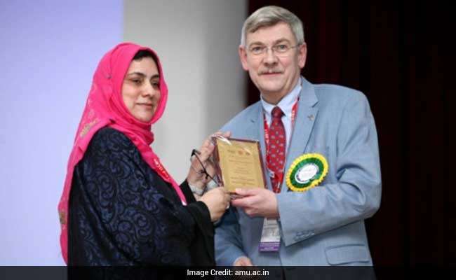 Professor Farukh Arjmand Of AMU Receives 'Distinguished Women Scientists Award 2016' In ISCBC-2017
