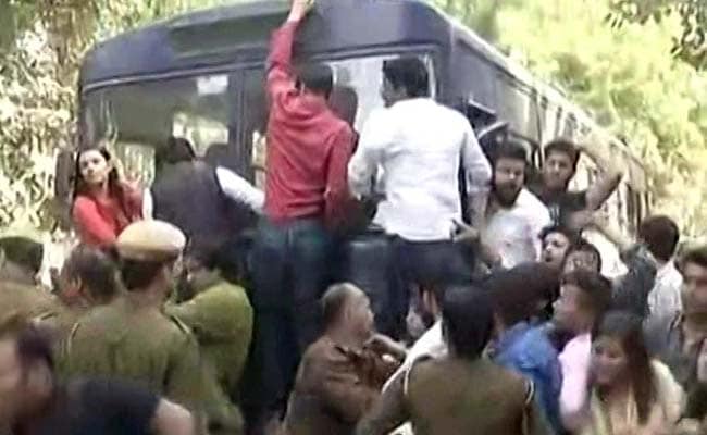 Delhi Police Suspends 3 Cops; Crime Branch To Probe Ramjas College Clashes