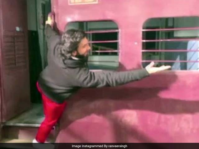 Ranveer Singh Recreates <I>Dilwale Dulhania Le Jayenge</i> Train Scene