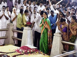 Before Staking Claim, Sasikala 'Submitted' List At Jayalalithaa Memorial Before Staking Claim, Sasikala 'Submitted' List At Jayalalithaa Memorial