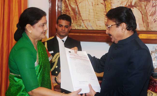 Sasikala Stakes Claim To Form Government In Meet With Governor: 10 Points