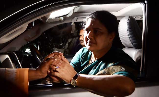 VK Sasikala Returns Home, Likely To Surrender In Bengaluru Today: 10 Points