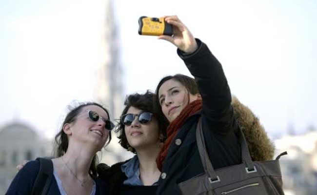 सेल्फी के शौकीन हैं तो जरा ठहरिए, सोशल मीडिया पर लोग पसंद नहीं करते सेल्फी : अध्ययन सेल्फी के शौकीन हैं तो जरा ठहरिए, सोशल मीडिया पर लोग पसंद नहीं करते सेल्फी : अध्ययन