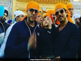 शाहरुख खान बेटे अबराम के साथ पहुंचे अमृतसर के स्वर्ण मंदिर शाहरुख खान बेटे अबराम के साथ पहुंचे अमृतसर के स्वर्ण मंदिर