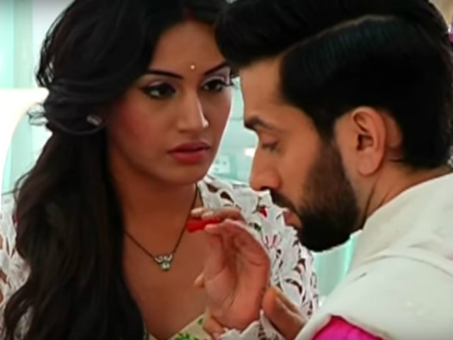 <I>Ishqbaaz</i>, February 21, Written Update: Heartbroken Anika Atttends Shivaay's <I>Mehendi</i>