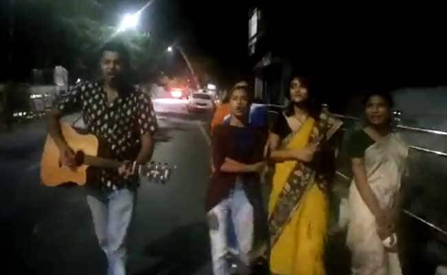'Kodaikanal Won't' Rapper Sofia Ashraf's Song Protesting Sasikala Is Viral