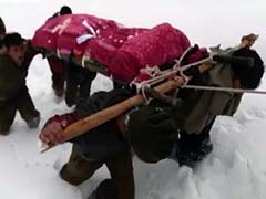 A Soldier Trekked Through Kashmir Snow, Carrying His Mother's Body