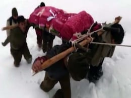 A Soldier Trekked Through Kashmir Snow, Carrying His Mother's Body A Soldier Trekked Through Kashmir Snow, Carrying His Mother's Body