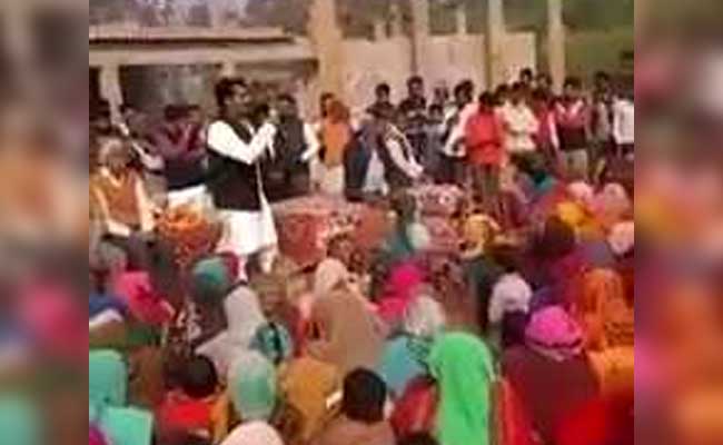 यूपी चुनाव 2017: समाजवादी पार्टी विधायक और प्रत्याशी की वोटरों को खुली धमकी... सुधर जाओ, वरना...