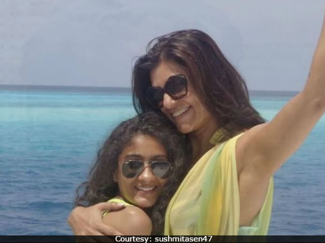 Sushmita Sen's Daughter Sings Adele's <i>Hello</i> And It's Wow