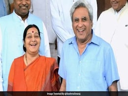 सुषमा स्वराज को ट्विटर पर फॉलो नहीं करते उनके पति कौशल स्वराज, वजह जानकर हंस पड़ेंगे आप सुषमा स्वराज को ट्विटर पर फॉलो नहीं करते उनके पति कौशल स्वराज, वजह जानकर हंस पड़ेंगे आप