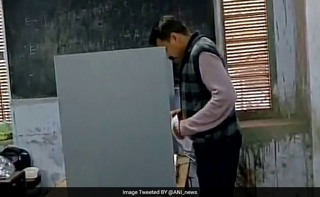 UP elections 2017: 'अयोध्‍या' और 'अमेठी' की सीटें 'प्रतीक' और 'प्रतिष्‍ठा' का प्रश्‍न