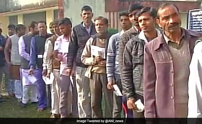 UP Elections 2017: दूसरे चरण में 67 सीटों पर करीब 66.5 फीसदी मतदान