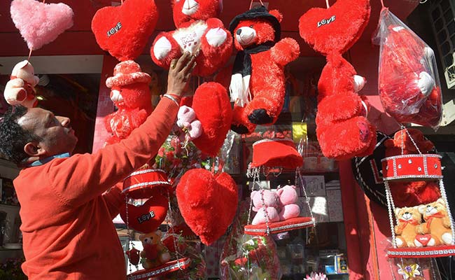 Delhi University: Love Parade To Mark Valentine's Day Celebration