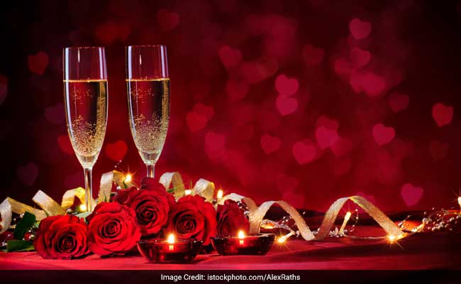 Happy Valentine's Day 2017: ये है वैलेंटाइन डे के पीछे का इतिहास, आप जानते हैं क्‍या?