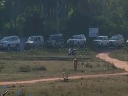 In Imposing 30-SUV Convoy, Sasikala Drives In To Resort To Meet Lawmakers In Imposing 30-SUV Convoy, Sasikala Drives In To Resort To Meet Lawmakers