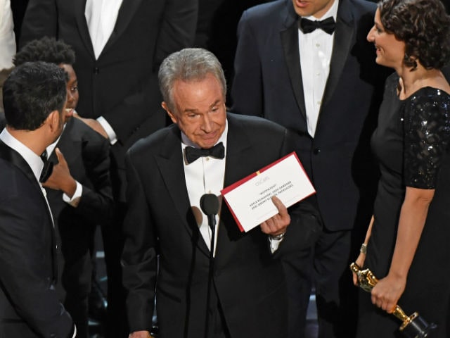 Oscars 2017: Warren Beatty Is Getting Roasted On Twitter After Best Film Flub