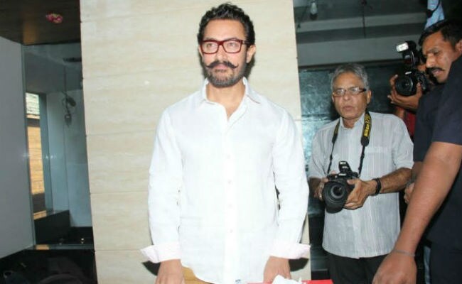 फिलहाल शाहरुख के साथ काम नहीं कर रहे हैं आमिर खान, कहा- वह दोस्ताना मुलाकात थी