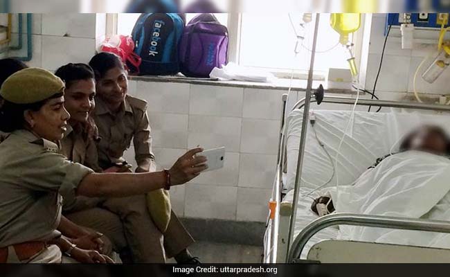 UP Women Cops Click Selfies Near Acid Attack Survivor, Suspended