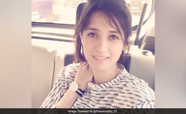 अभिनेत्री पंखुड़ी अवस्थी ने गलत तरीके से छूने वाले एक शख्स को जड़ा थप्‍पड़