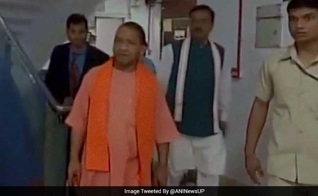 Chief Minister Yogi Adityanath Bans <i>Paan Masala</i>, <i>Gutka</i> In UP Offices