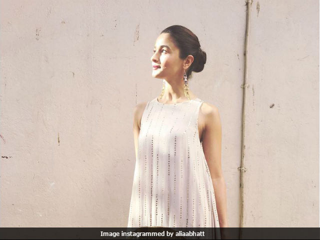 Alia Bhatt Turns 24. On Twitter, Celebs Post Birthday Wishes