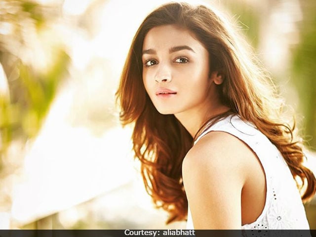 Alia Bhatt And Her Girl 'Squad' Rule Instagram With This Pic