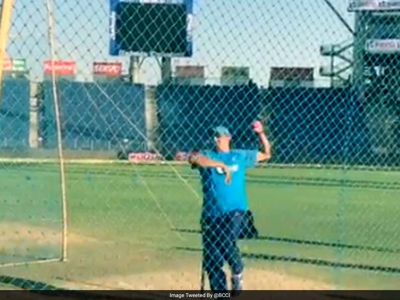 India vs Australia: Anil Kumble Turns Left-Arm Spinner, Watch Video