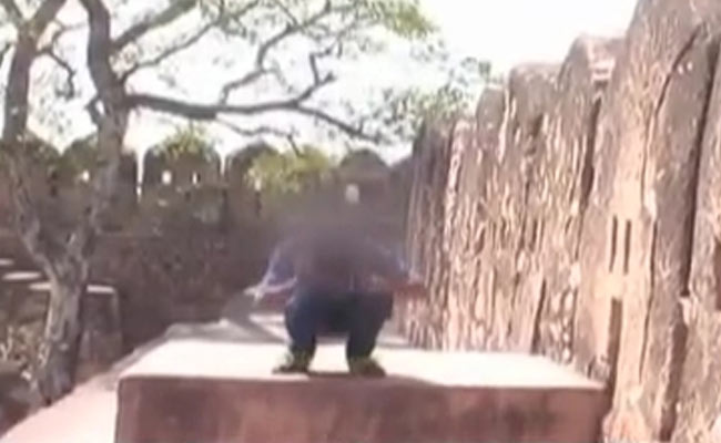 'No <i>Murga</i> Position': New Dos and Don'ts For UP's Anti-Romeo Squads