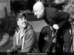'नाम शबाना' के सेट अक्षय कुमार और टीम ने एक दिन पहले ही मना लिया अनुपम खेर का जन्मदिन, देखें वीडियो 'नाम शबाना' के सेट अक्षय कुमार और टीम ने एक दिन पहले ही मना लिया अनुपम खेर का जन्मदिन, देखें वीडियो