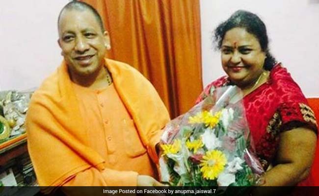 थाने में शराब की बोतल देख भडकीं बेसिक शिक्षा मंत्री , दिए जांच के आदेश