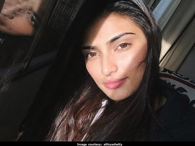 Athiya Shetty Posts Pic With Late Grandfather, Writes 'Will Miss You'