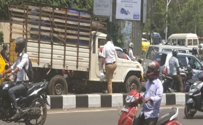 बेंगलुरु : ट्रैफिक पुलिस के कैमरे में होगी ऑडियो रिकॉर्डिंग, पुलिसकर्मियों पर भी रहेगी नज़र
