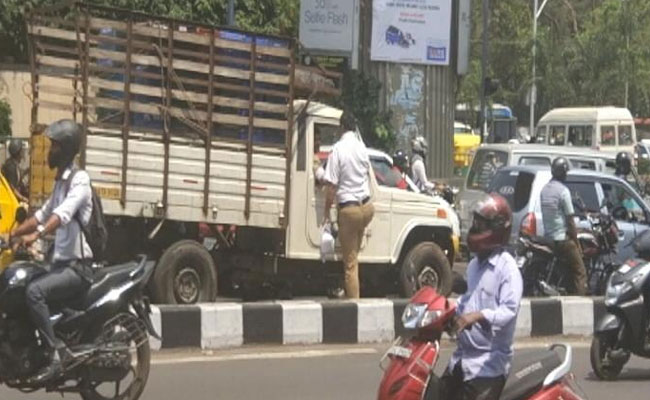 बेंगलुरु : ट्रैफिक पुलिस के कैमरे में होगी ऑडियो रिकॉर्डिंग, पुलिसकर्मियों पर भी रहेगी नज़र