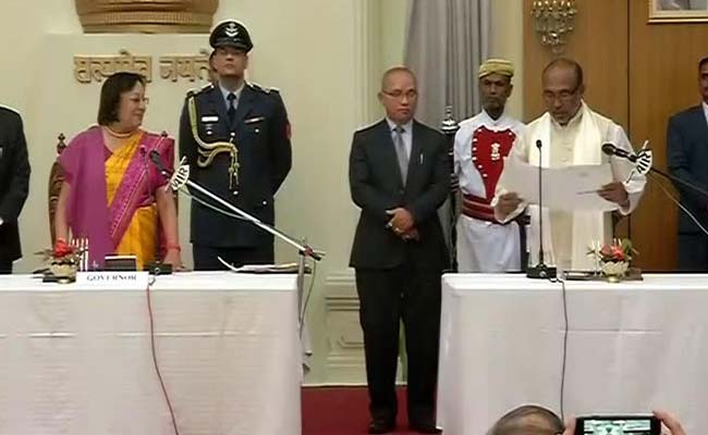 मणिपुर में पहली बार बीजेपी सरकार, बीरेन सिंह ने मुख्‍यमंत्री पद की ली शपथ
